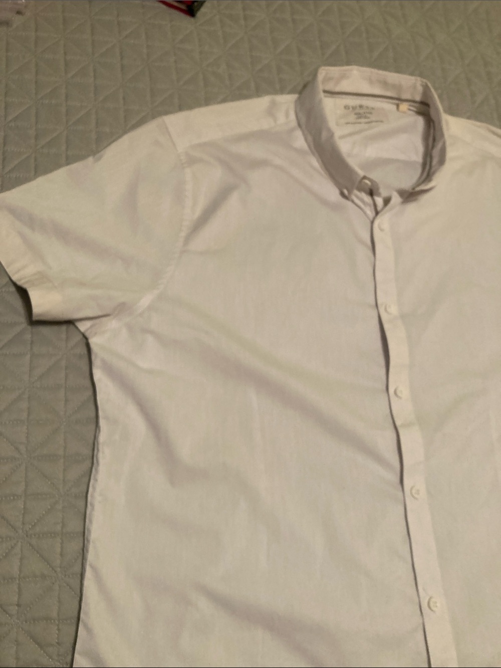 Guess Men's White Short Sleeve Button-Down Shirt (0047)